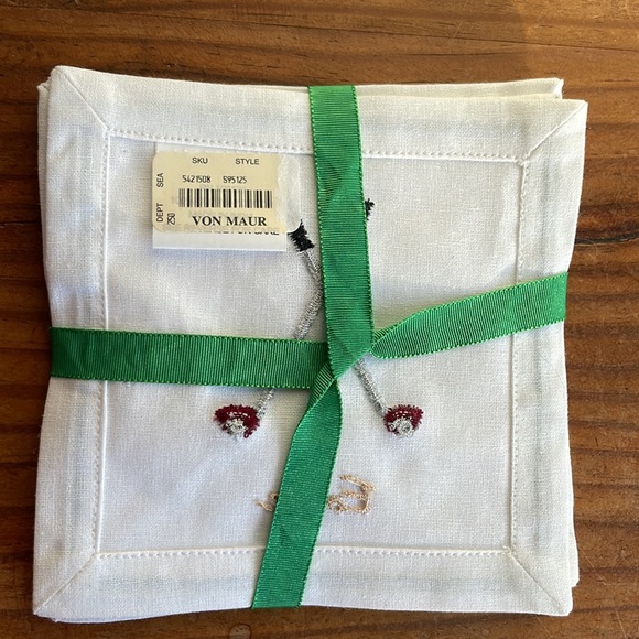 NWT Von Maur “Hole in One” Cocktail Napkins - Picture 2 of 8